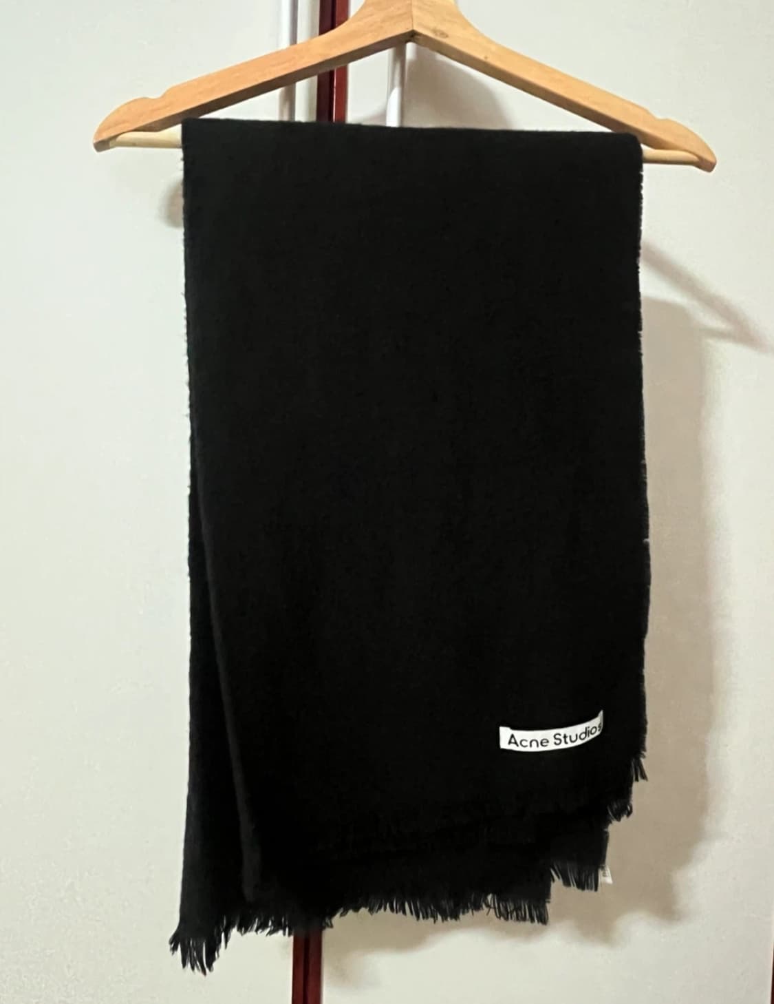 아크네 스튜디오 블랙 롱머플러 상품이미지1