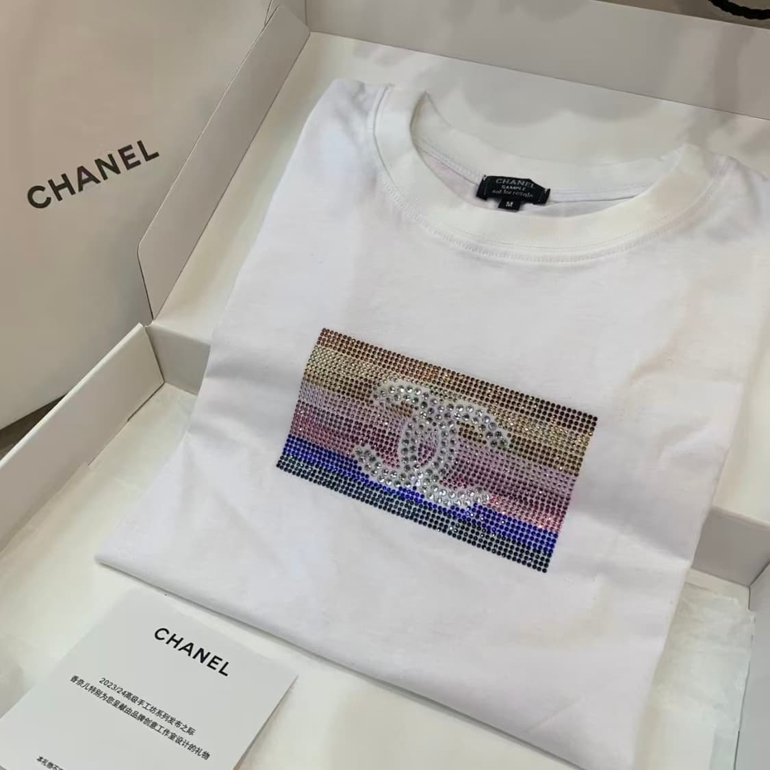 샤넬뷰티 리미티드 스와로브스키 
로고 티셔츠 + 파우치 세트 기프트팩 상품이미지1