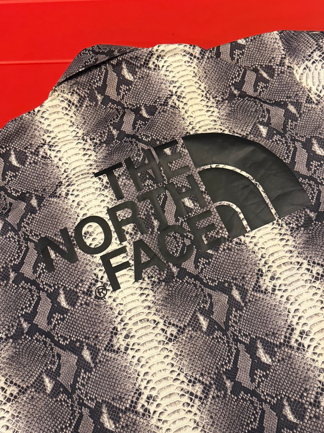 Supreme X The North Face 슈프림노스페이스 뱀피 자켓  상품이미지2