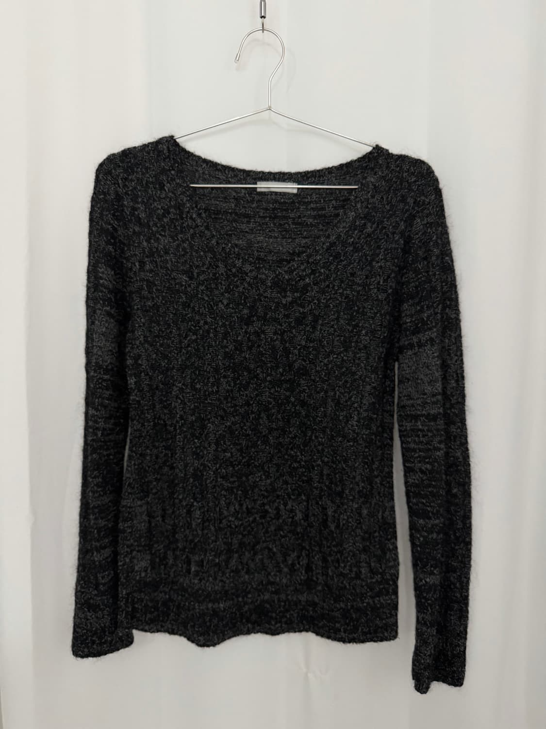 V-neck knitwear 상품이미지1