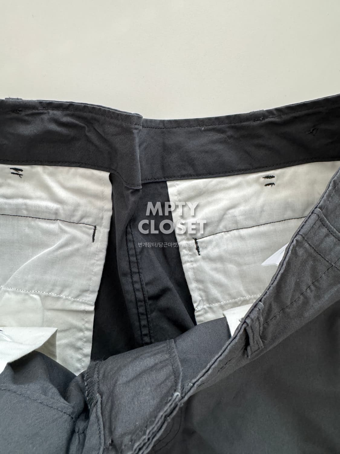 [82] 유니클로U 와이드 파라슈트 팬츠 457969 다크그레이 상품이미지5