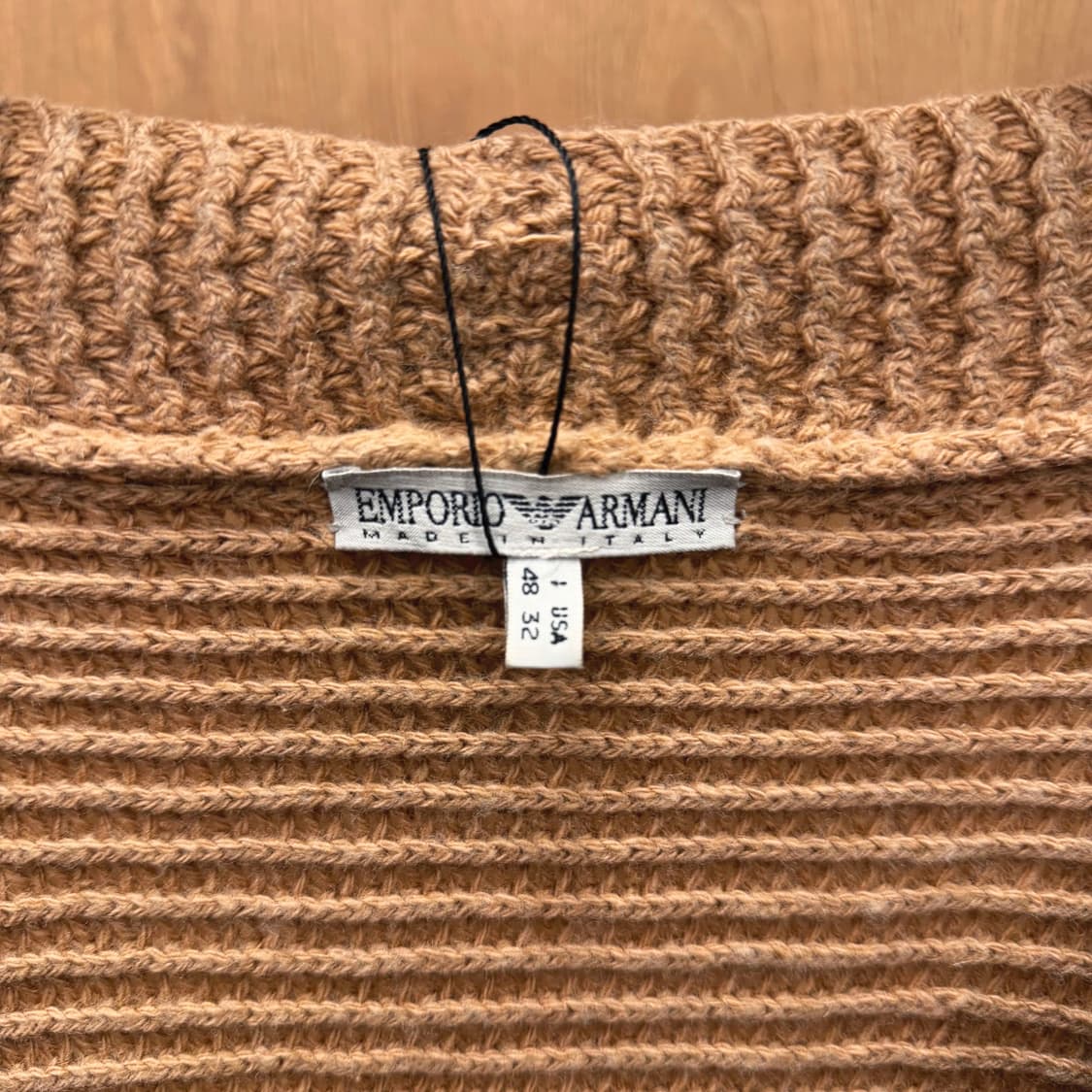 엠포리오 아르마니 브이넥 긴팔 가디건 톤온톤 버튼 디테일 베이지 상품이미지6