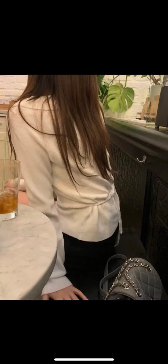a part of 어파트오브 카라 러플 가디건 여성 니트 화이트 상품이미지3
