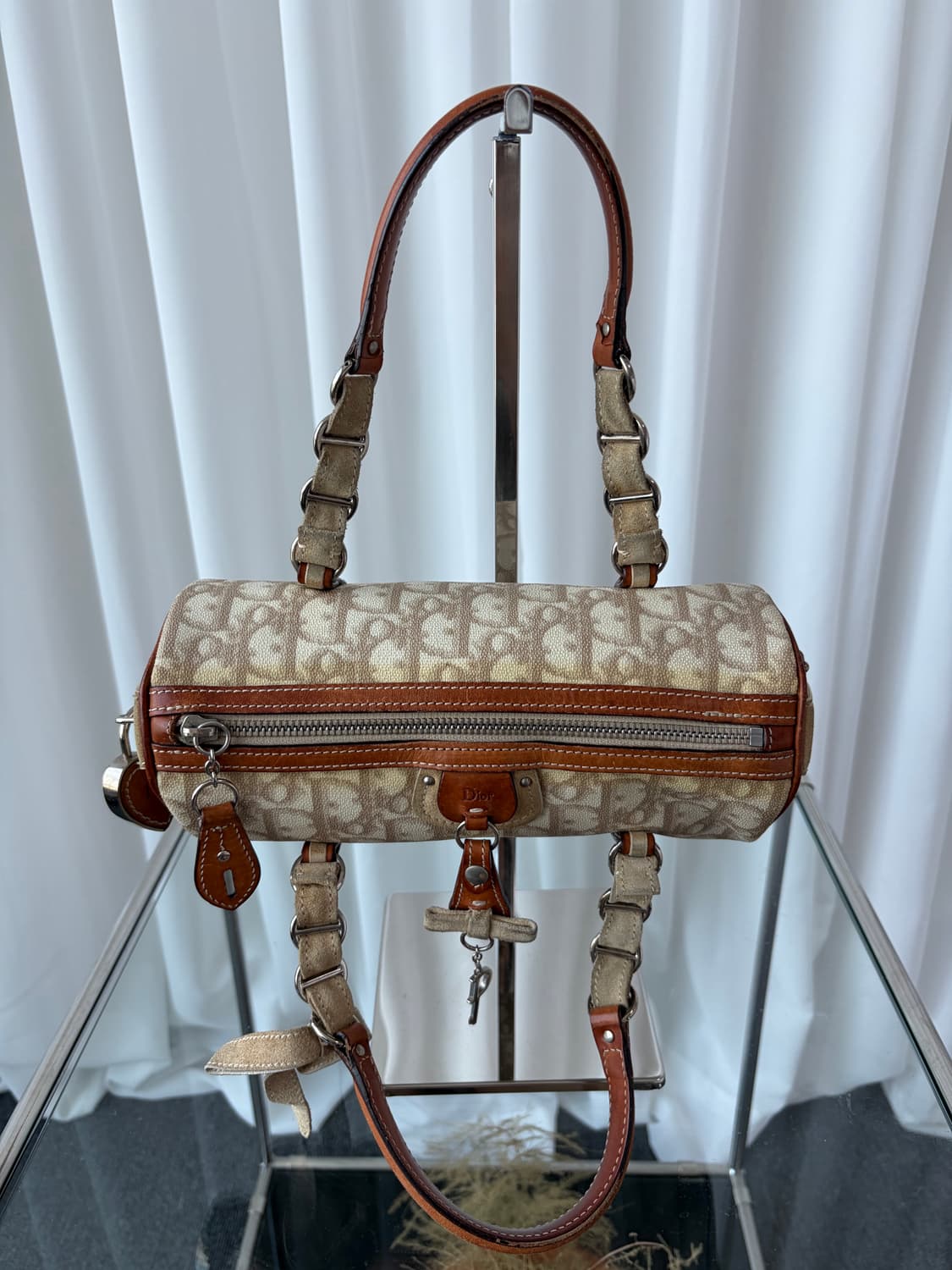 디올 로맨틱 트로터 하트 참 숄더백 상품이미지5