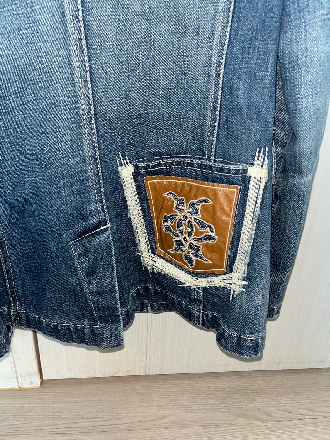 자수 포켓 데님 자켓 상품이미지1