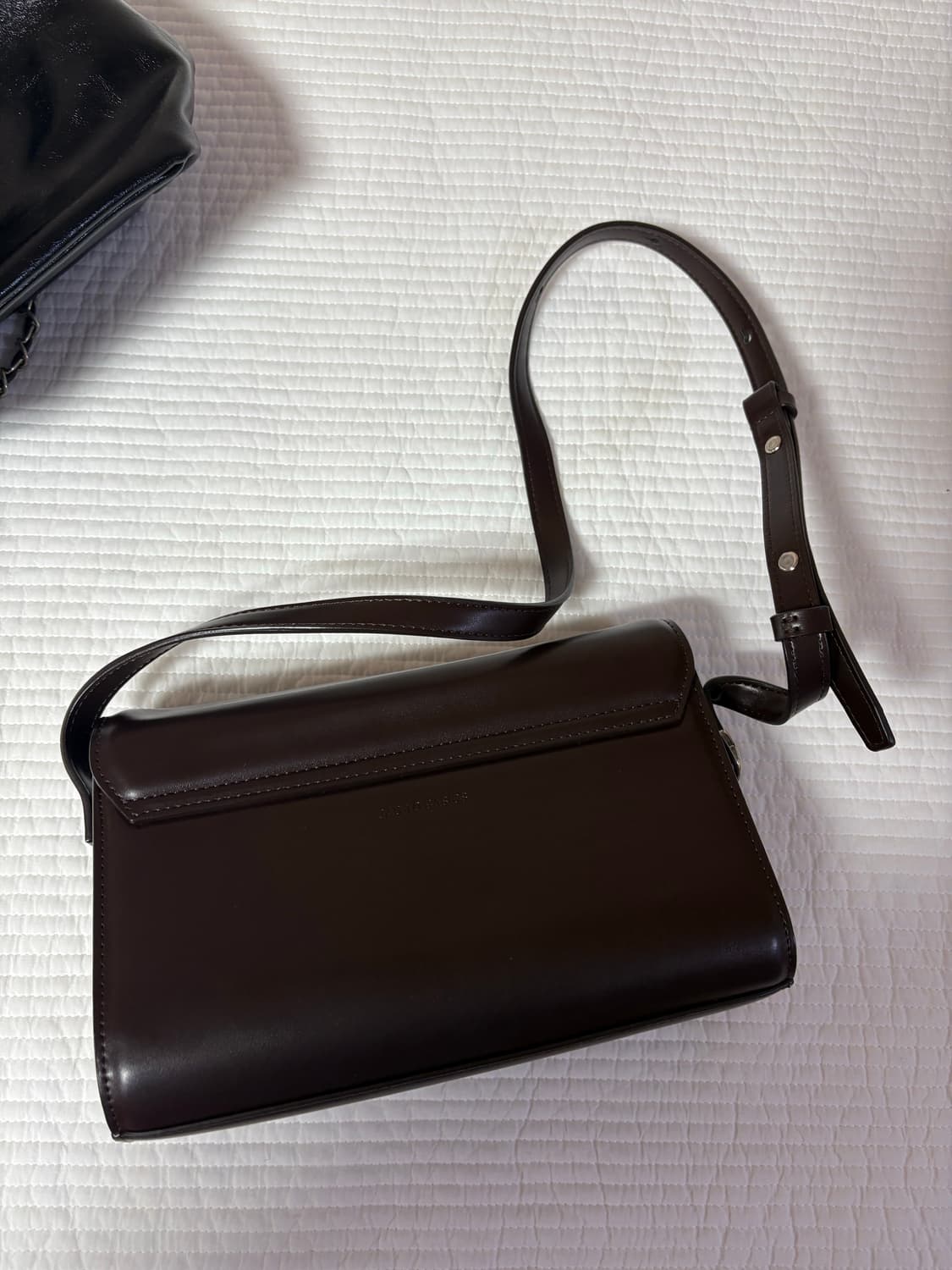 오브히 미뇽 숄더백 다크 브라운 상품이미지2
