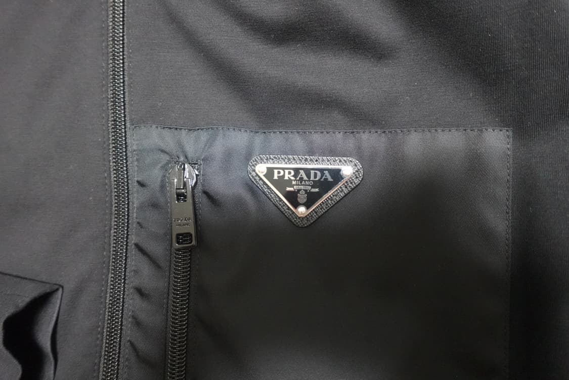 프라다 24 F/W 테크니컬 코튼 리나일론 자켓 블랙 M 상품이미지2