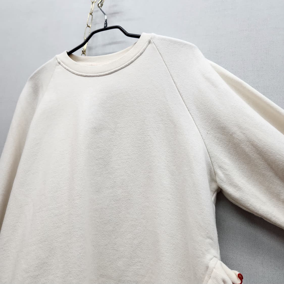 럭키슈에뜨 프릴 디테일 맨투맨 L 상품이미지4