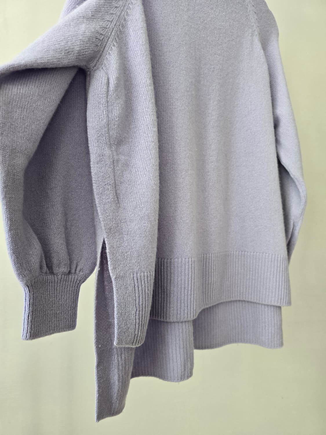 SHIPS 라일락 컬러 여유핏 하이넥 니트 상품이미지3