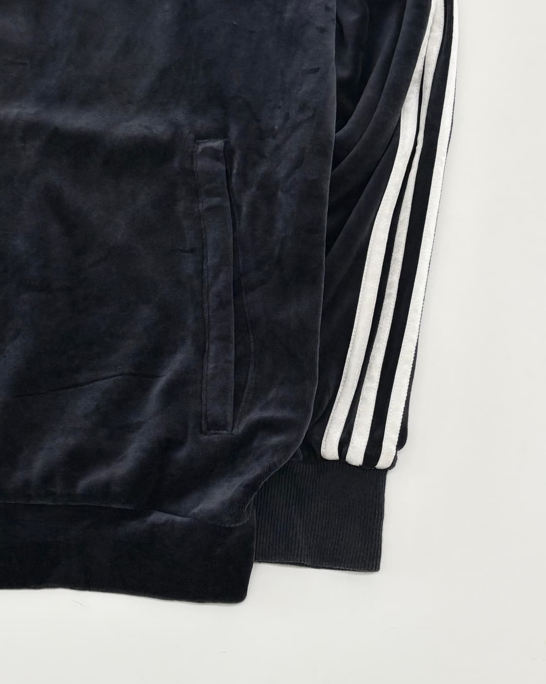 Adidas 아디다스 네이비컬러 벨루어 트랙탑 상품이미지3