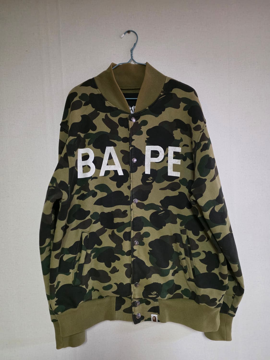 [OG L]베이프 1ST 그린카모 BAPE로고 바시티자켓 상품이미지1