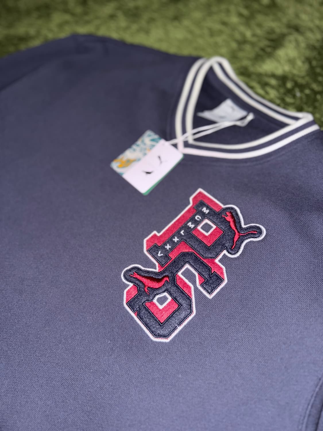 [S] 스테이플 피죤 X 푸마 콜라보 릴렉스 핏 브이넥 스웻셔츠 네이비 상품이미지2