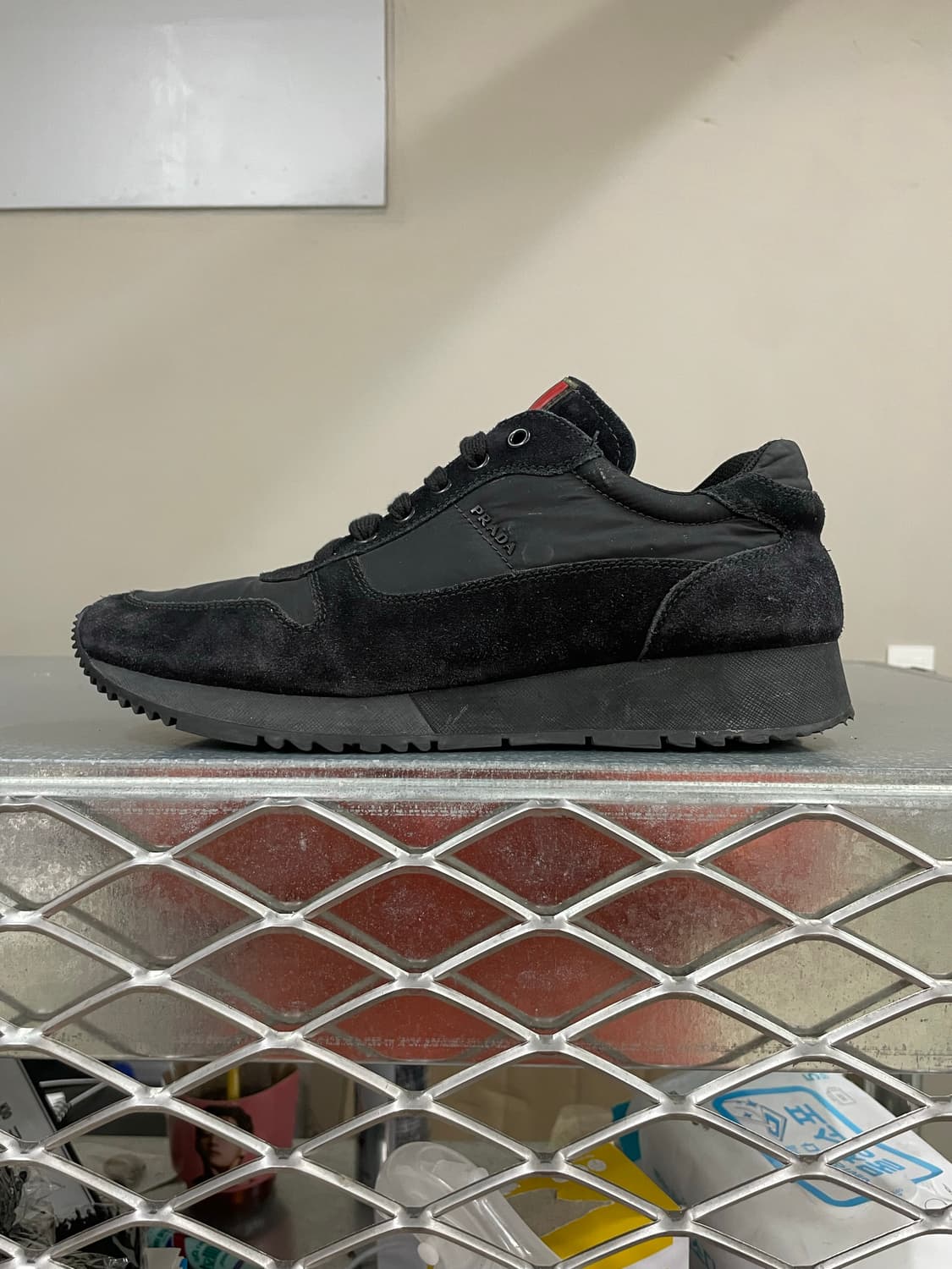 프라다 스웨이드 스니커즈 블랙 39 상품이미지1