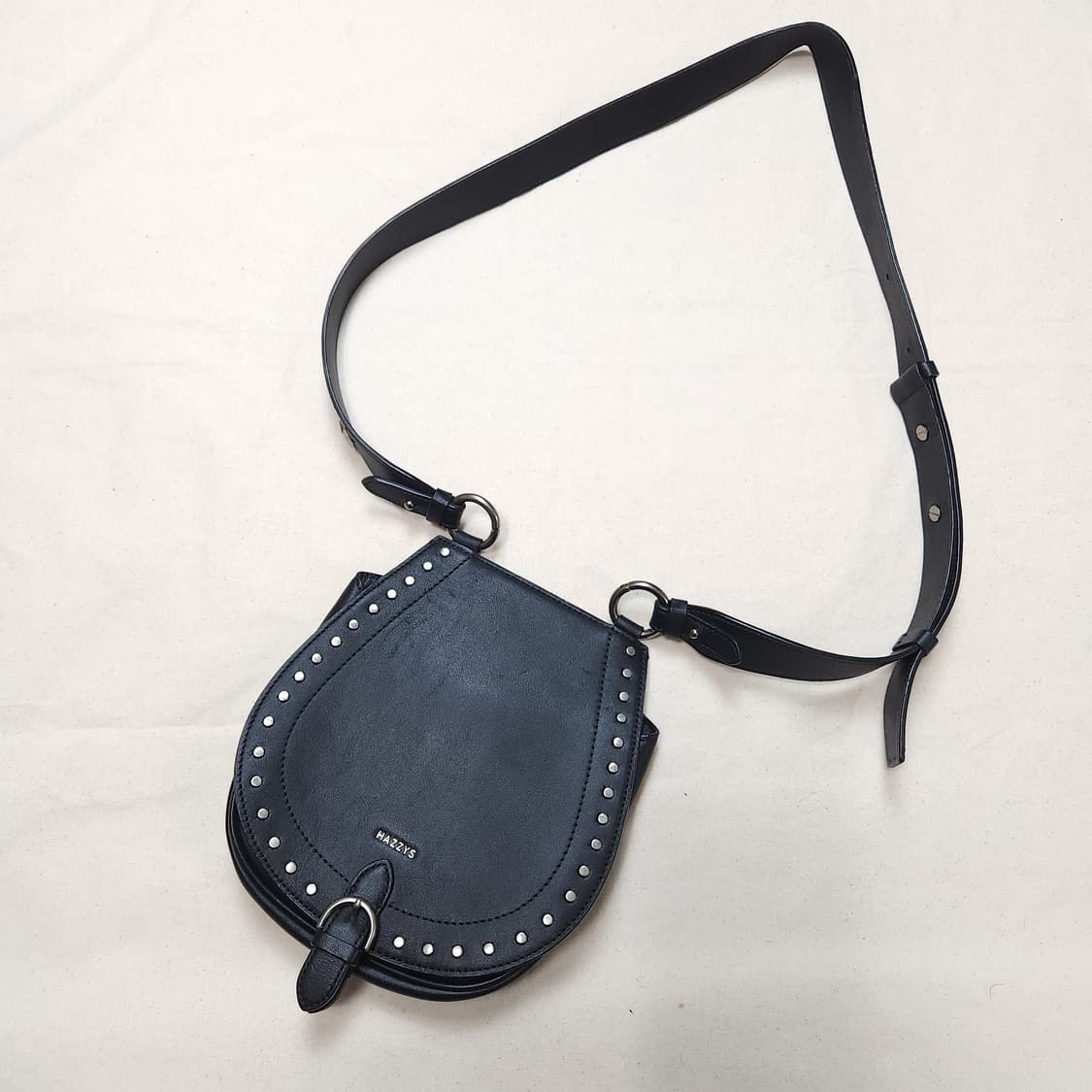 [OS] 헤지스 블랙 레더 숄더백 상품이미지1