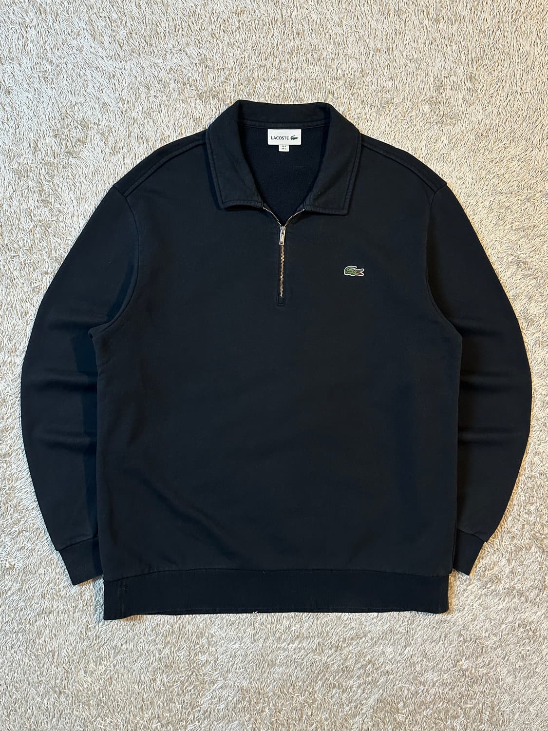 라코스테 LACOSTE 동일드방레 신형 하프 반집업 맨투맨 블랙 상품이미지1