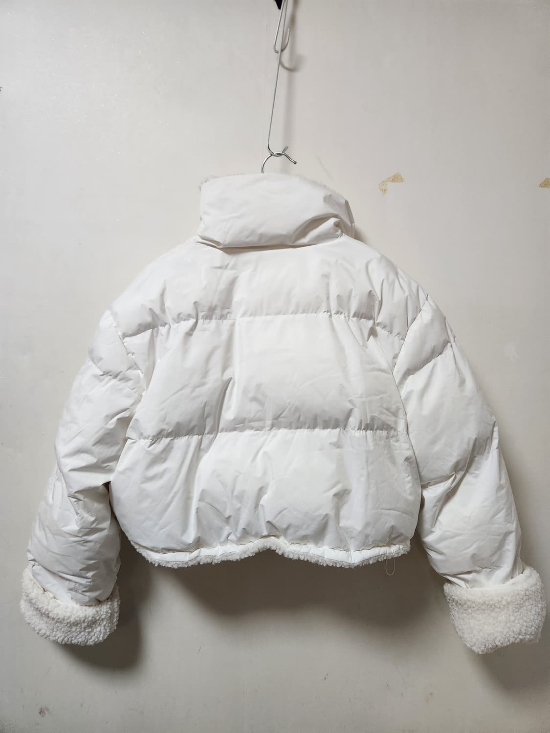 화이트 뽀글이 리버시블 숏패딩 상품이미지3