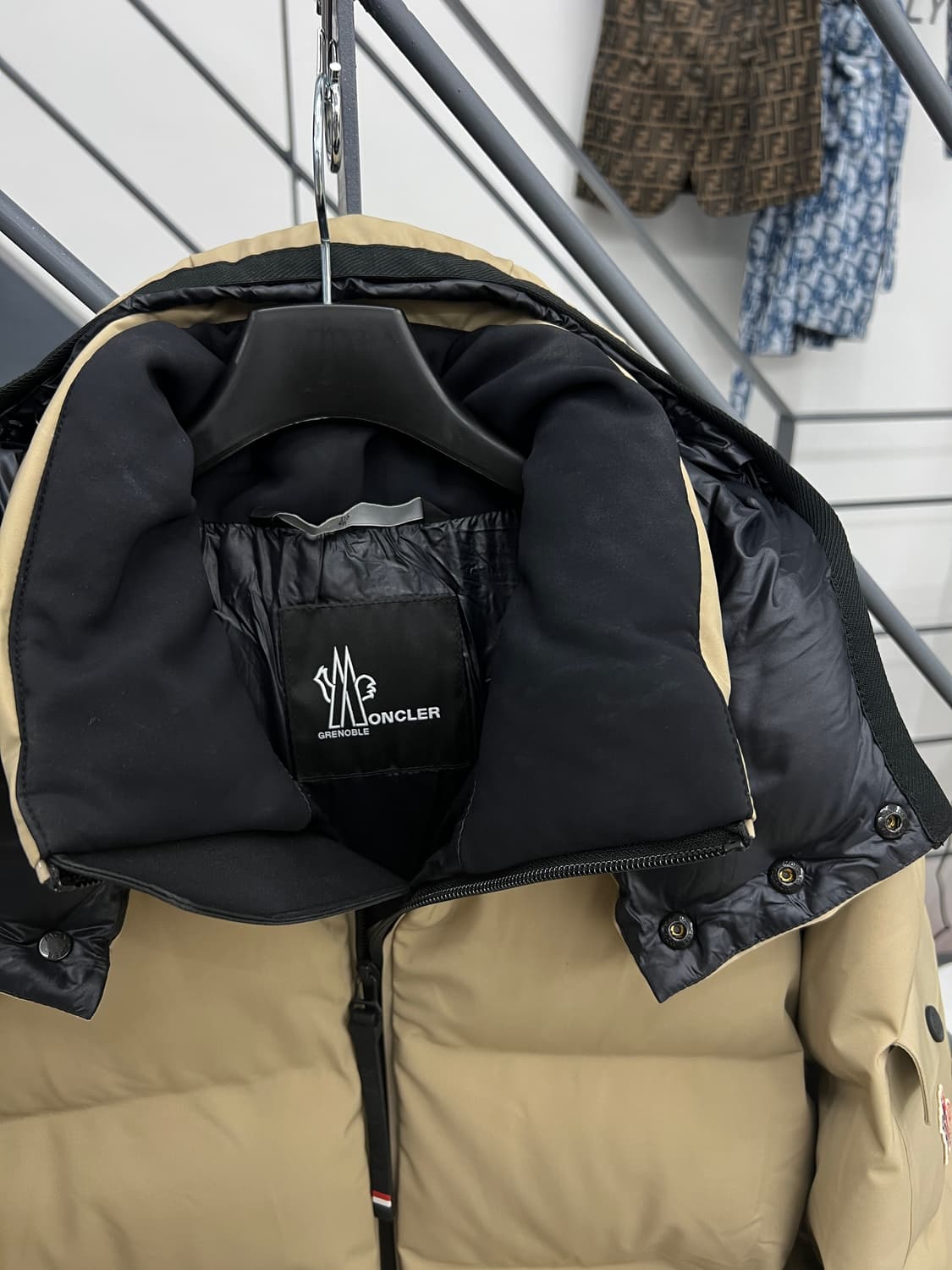 몽클레어 22FW 그래노블 몽제테크 베이지 패딩 자켓 상품이미지10