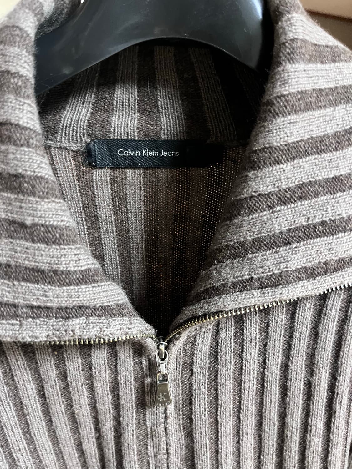 백로고지퍼 니트 가디건 상품이미지2