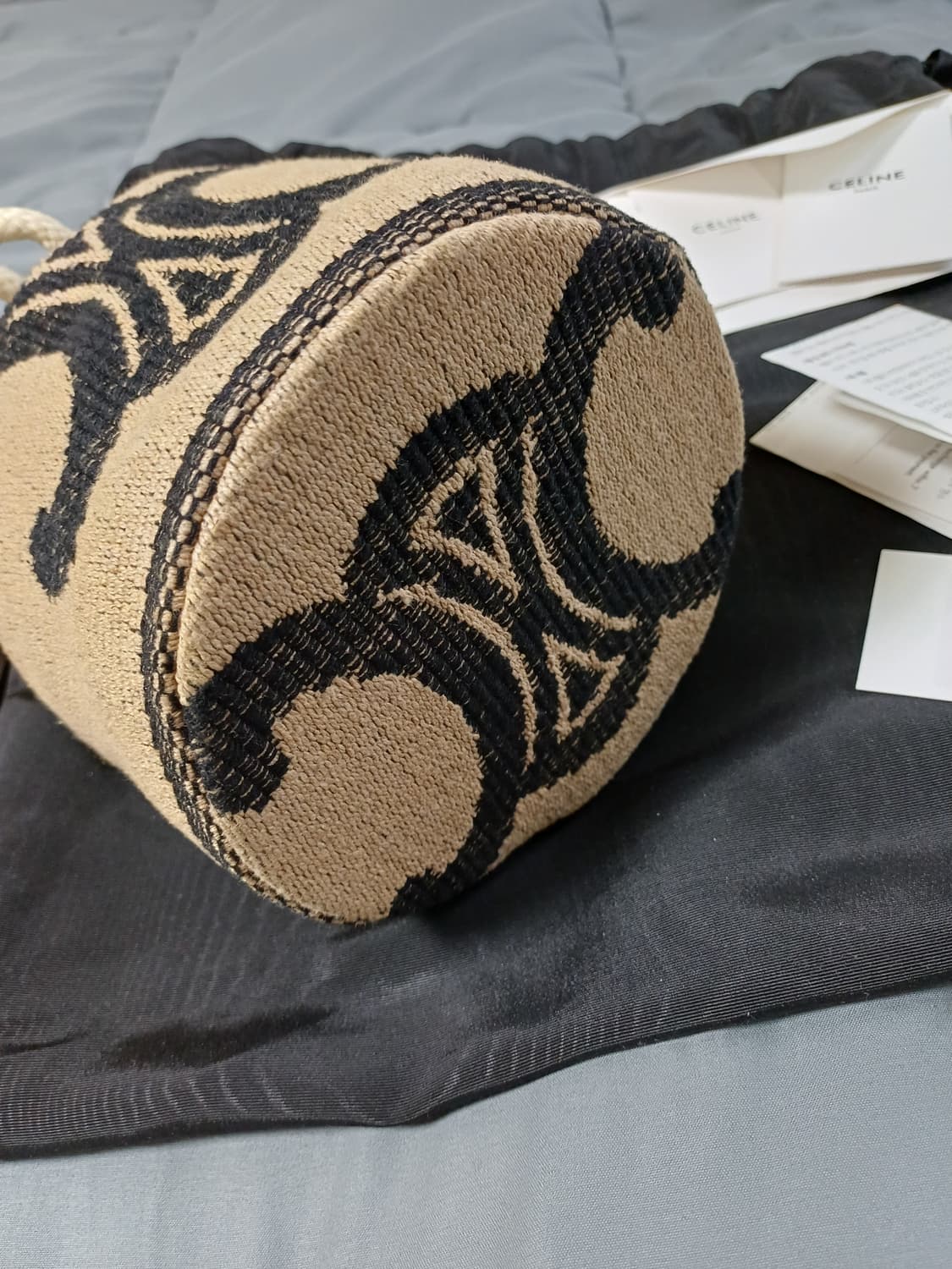 [새상품급] 셀린느 틴 드로우스트링 버킷백 베이지/탄 상품이미지5