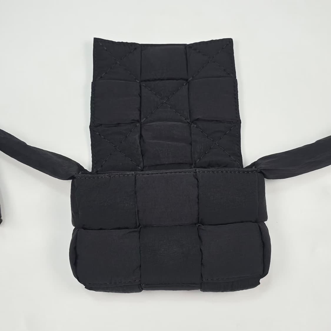 보테가베네타 패딩 카세트 미니 크로스백 상품이미지8