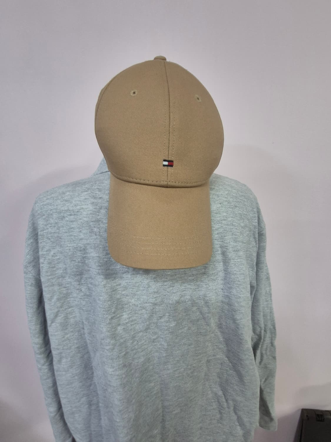 타미힐피거 베이지 볼캡 모자 상품이미지1
