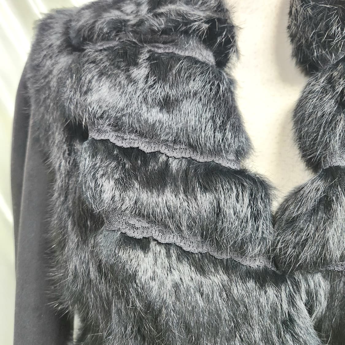Black Fur Short Jacket ✦ 허리 슬림라인 실루엣
 상품이미지2