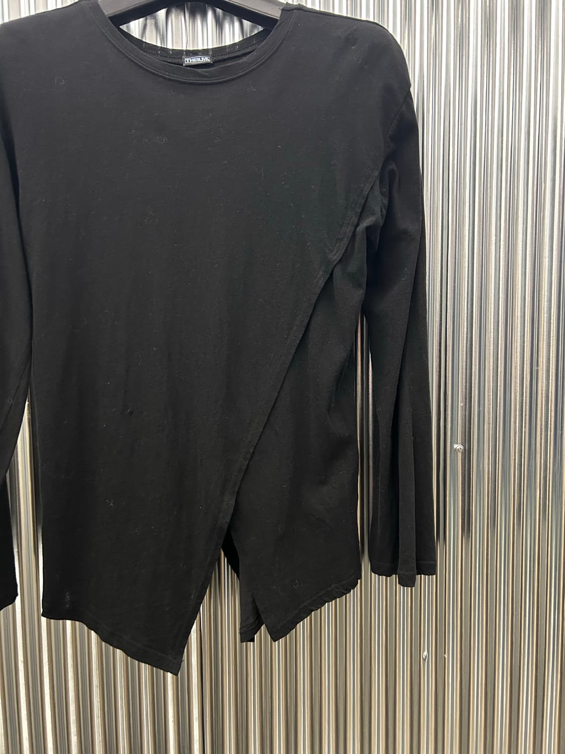 THEILMA 더일마 블랙 비대칭 긴팔 티셔츠 상품이미지4