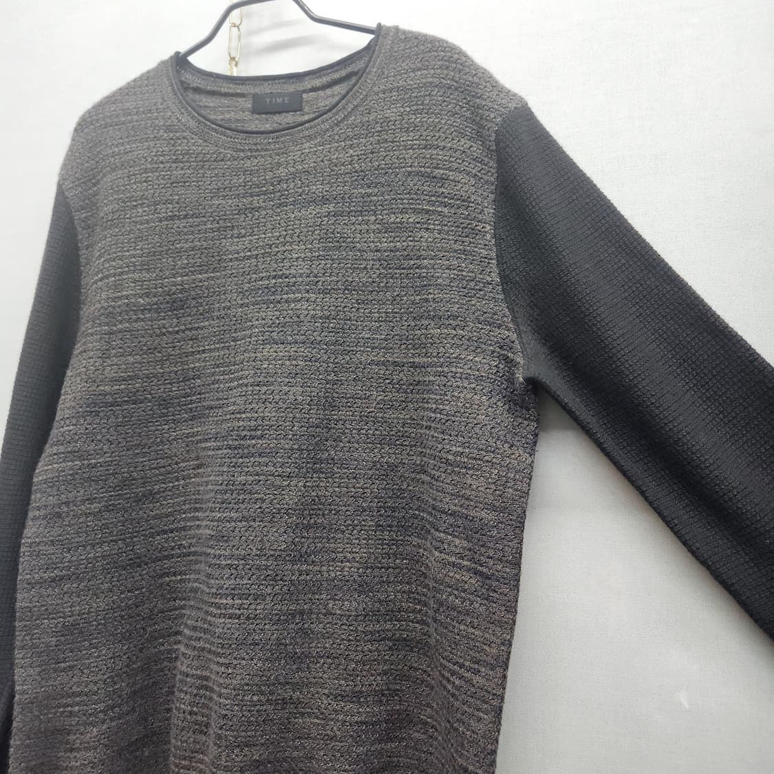 한섬 타임 소매 배색 디테일 니트 L 상품이미지2