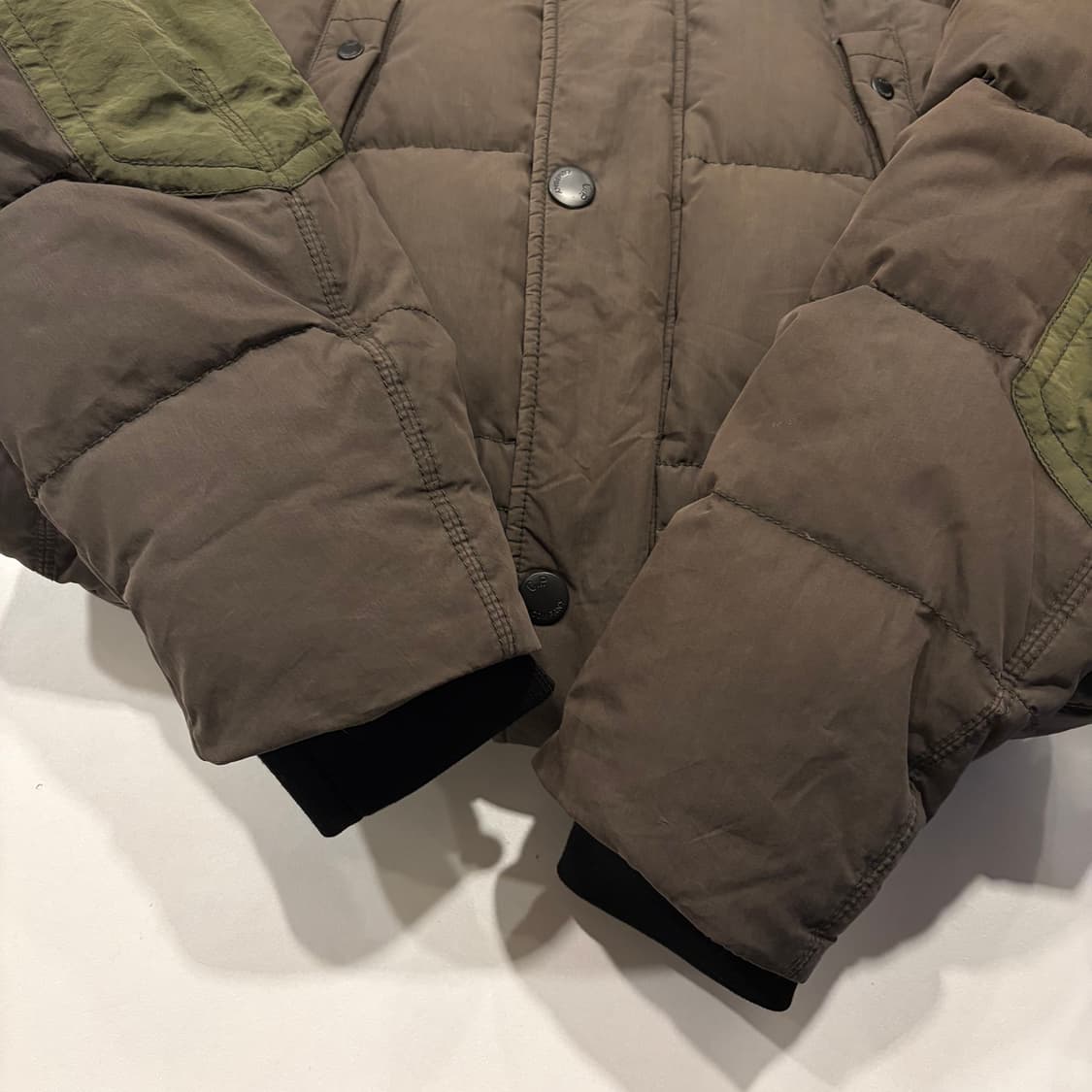 [100] 13FW CP컴퍼니 고글 다운 패딩 점퍼 브라운 카키 D535 상품이미지7