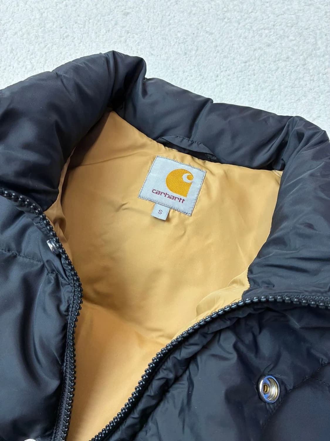 칼하트 WIP 덕다운 패딩 조끼 PN5915    상품이미지8