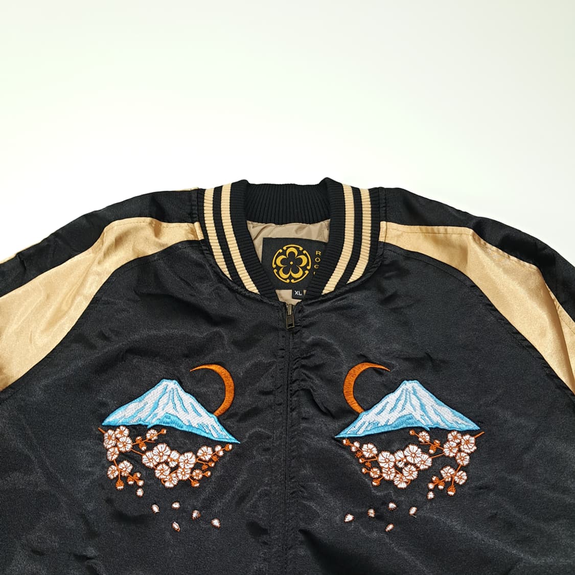 CL557 XL [새상품] 로그 00s 새틴 골드 블랙 봉황 스카잔 자 상품이미지2