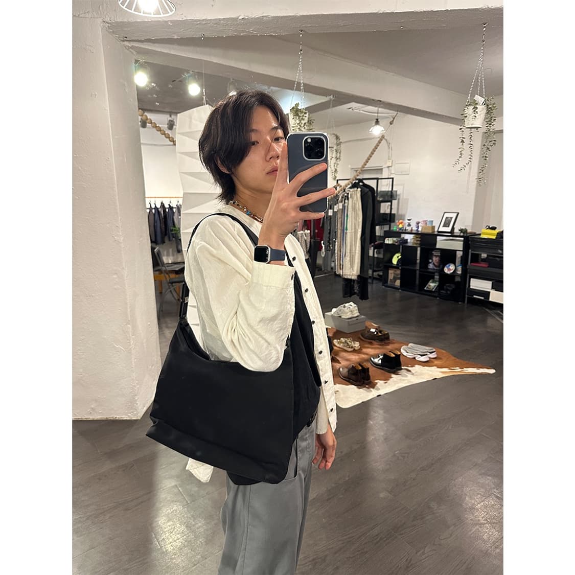 페레가모 스트랩 디테일 크로스백 상품이미지3