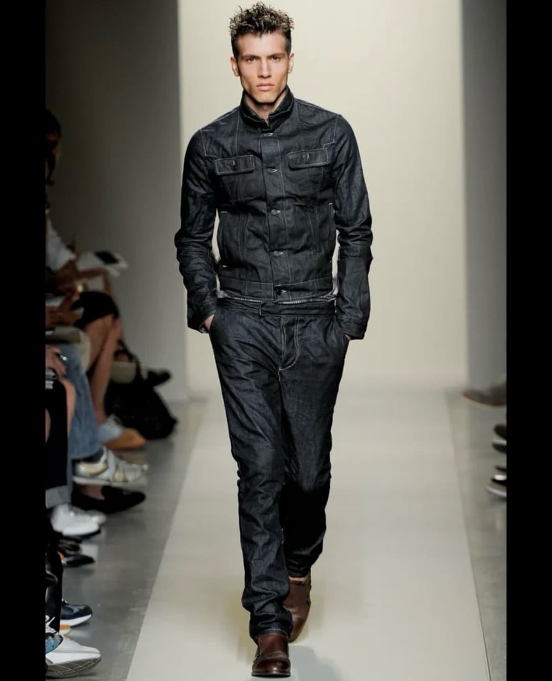 보테가베네타 슬림핏 왁스 코팅 데님 자켓 48 상품이미지1