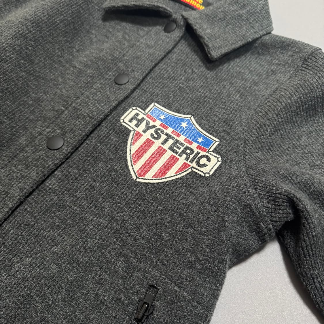 히스테릭글래머 차콜컬러 헤럴딕쉴드 양면 프린팅 아크릴 울 혼방 니트 자켓 상품이미지4