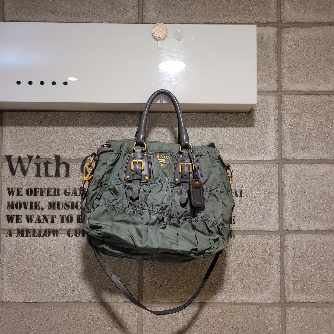 프라다 고프레 숄더백 상품이미지1