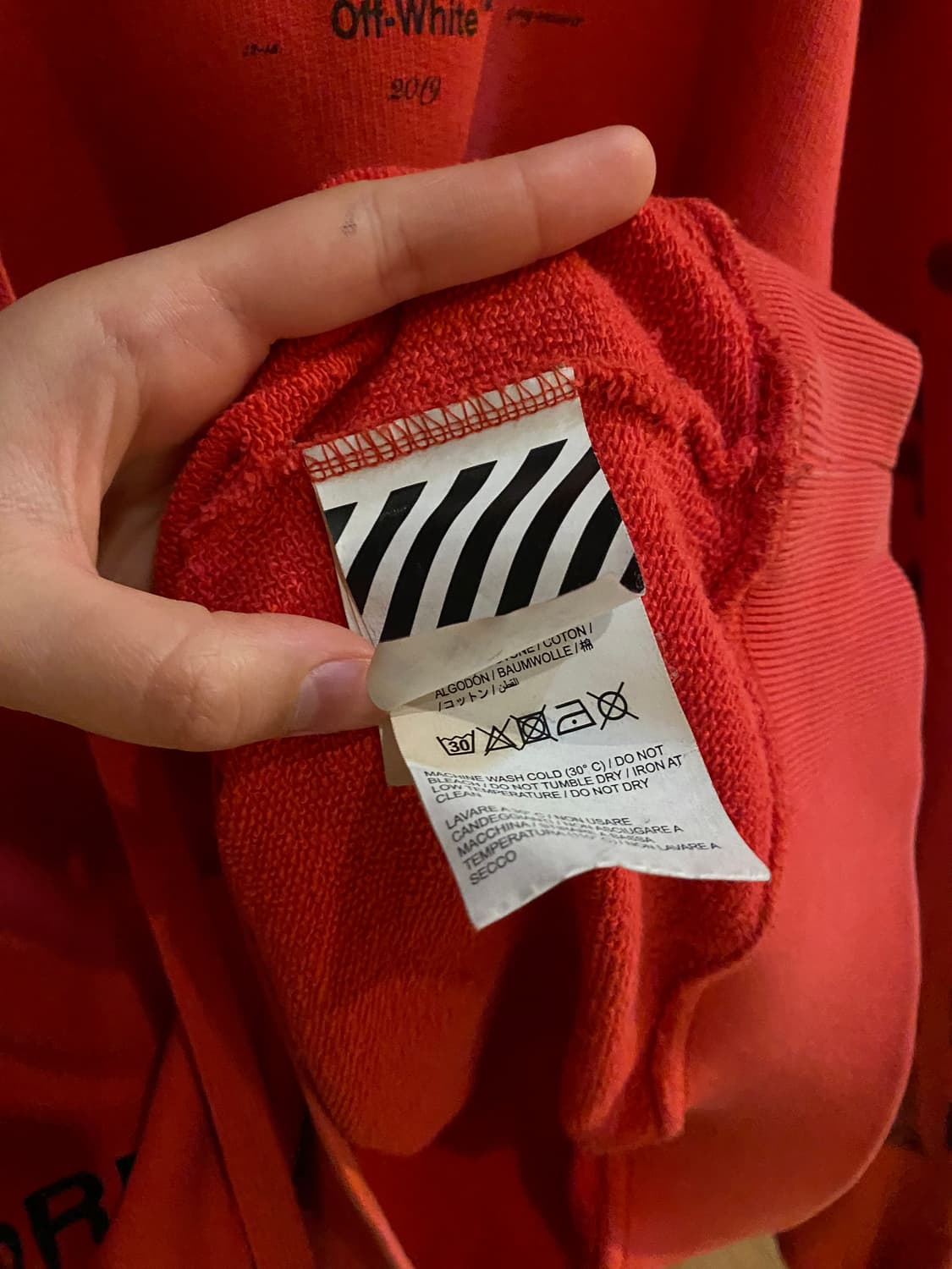 오프화이트 레드 맨투맨  상품이미지5