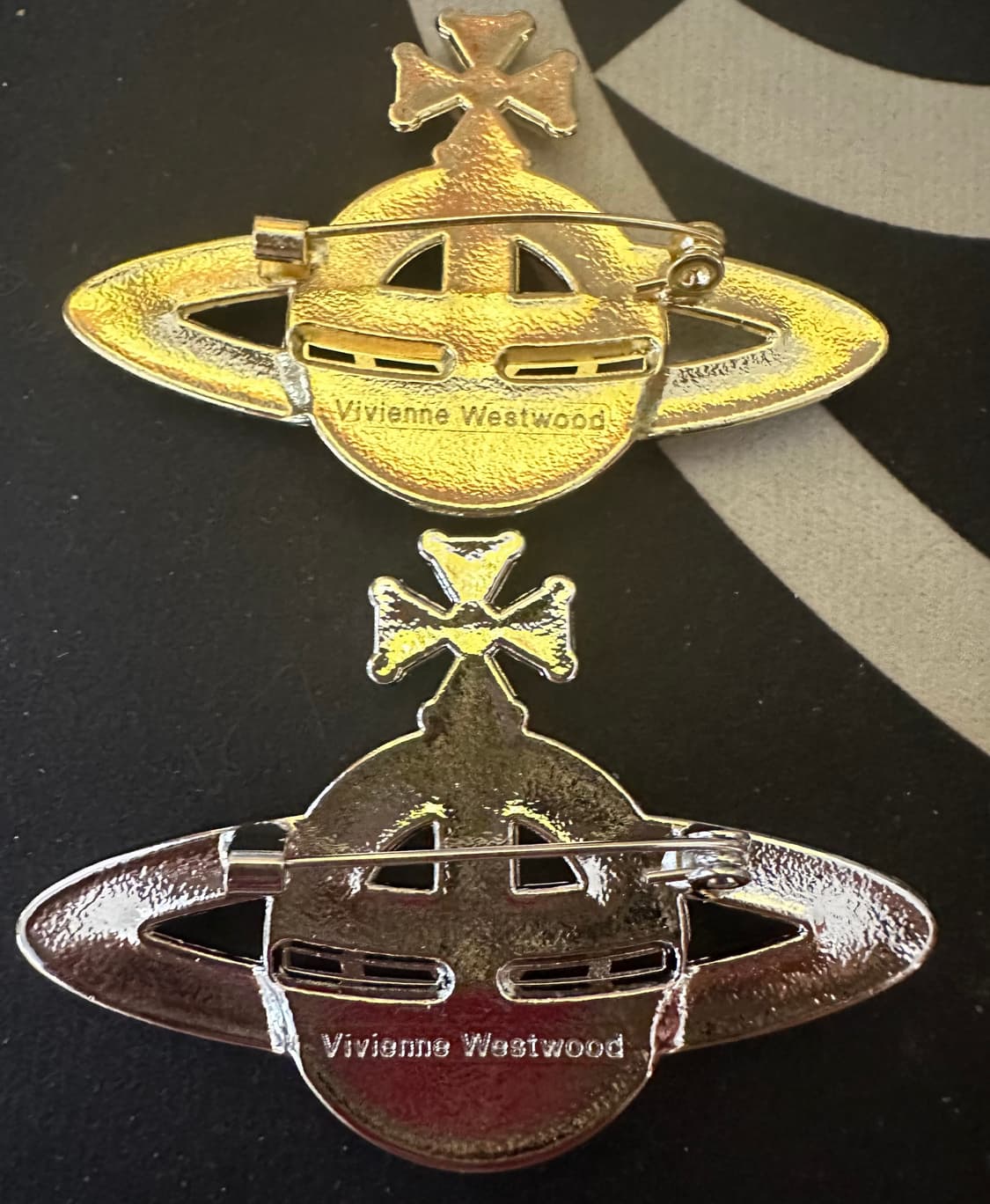 비비안웨스트우드 큐빅 브로치 금/은색 상품이미지3
