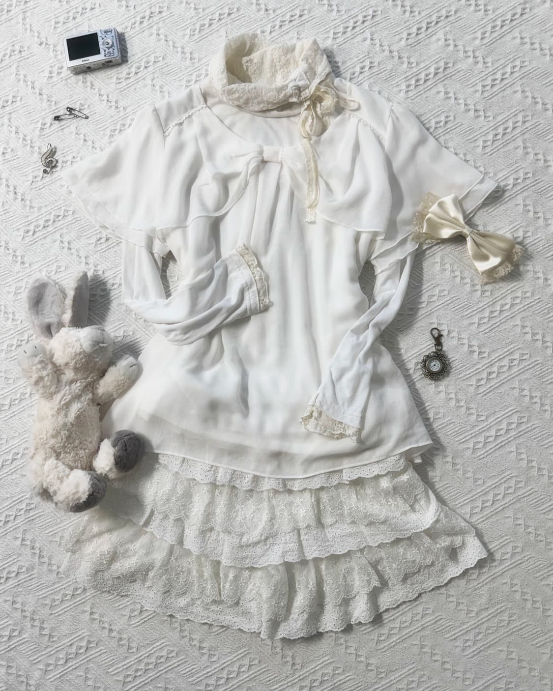 리본 모티프 넥 레이스 셔링 디테일 폴라 넥 티 2pcs SET 상품이미지1