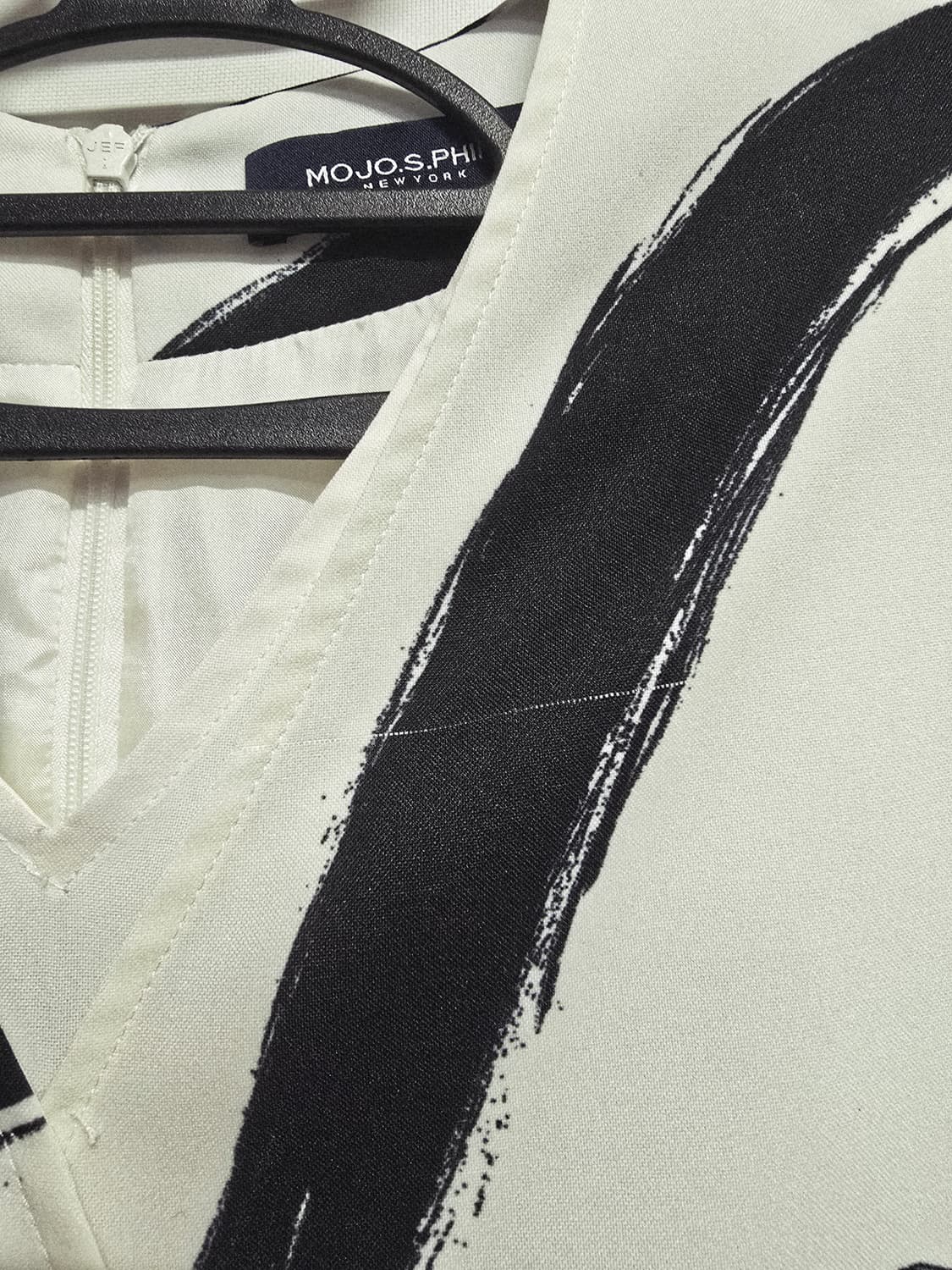 모조에스핀 화이트 블랙 브러쉬 패턴 원피스 상품이미지9