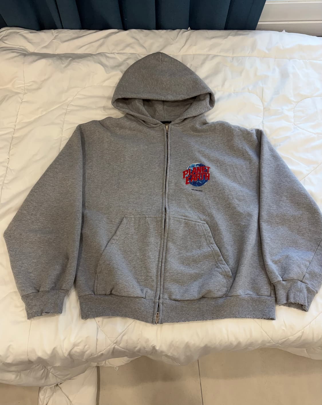 발렌시아가 planet earth 후드집업 상품이미지2