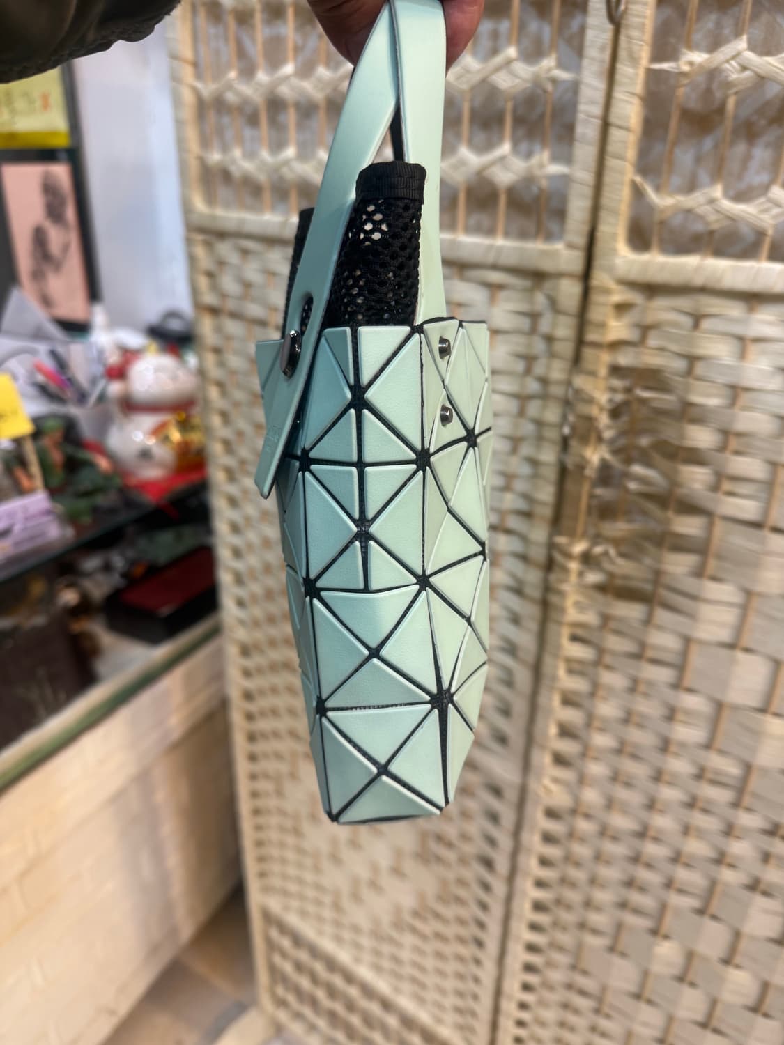 정품 바오바오 트랙 미니 토트백 팝니다 상품이미지5