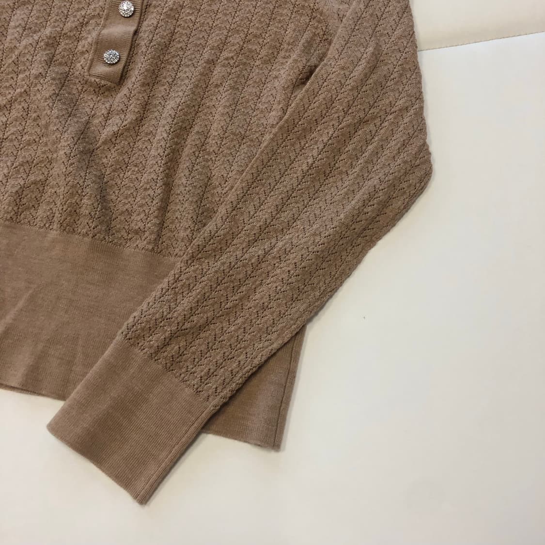 막스마라 보석 주얼 단추 카라 스카시 뜨개 펀칭 니트 베이지 하객룩출근 상품이미지5