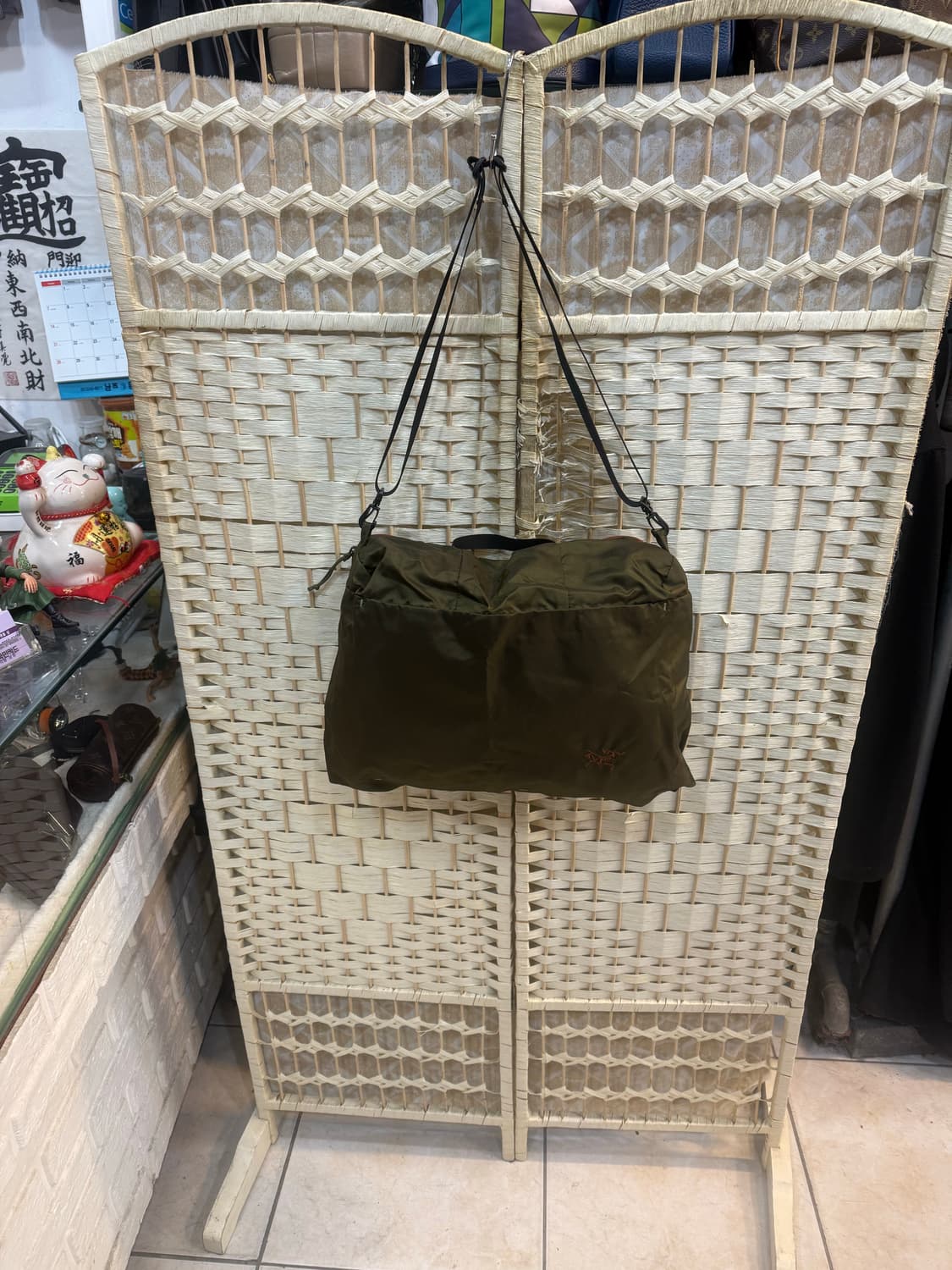 정품 아크테릭스 나일론 크로스백 팝니다 상품이미지1