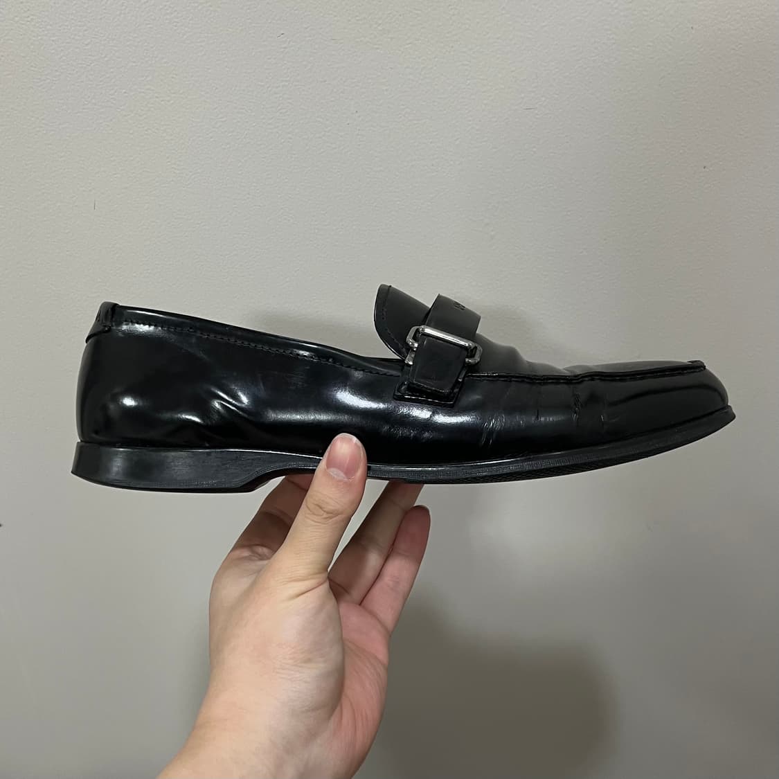 Prada Buckle Loafers 상품이미지4