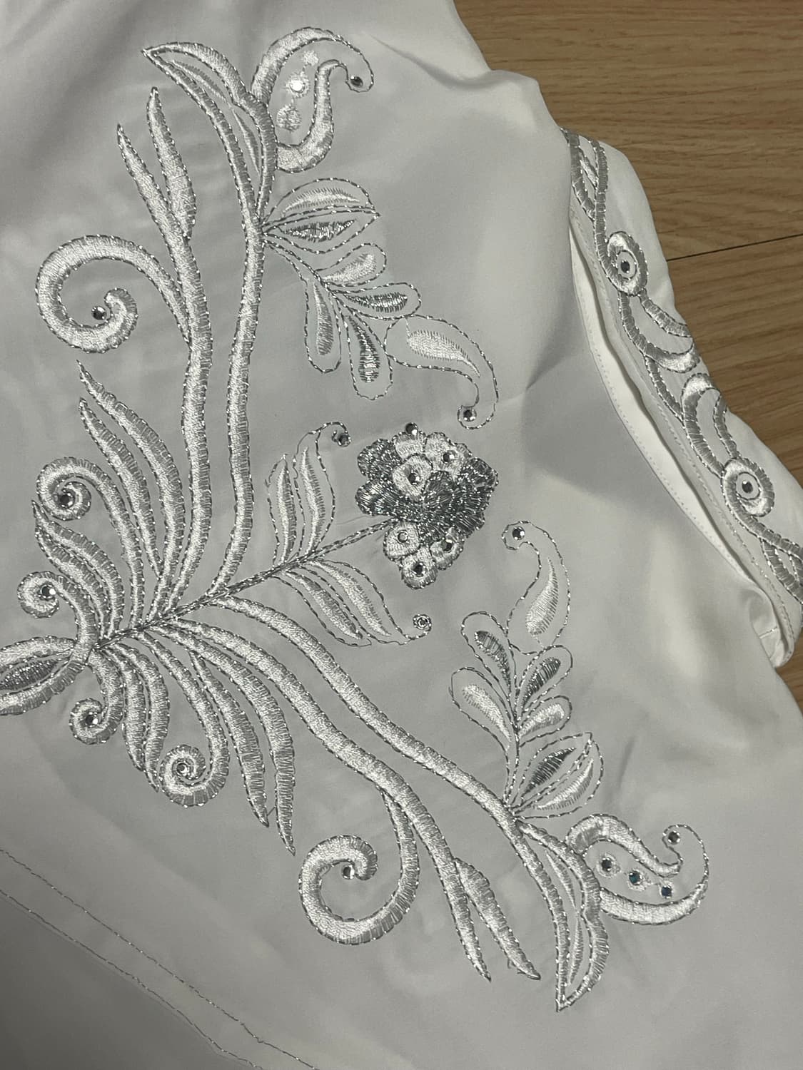 에스닉 자수 큐빅 화이트 와이셔츠 상품이미지5