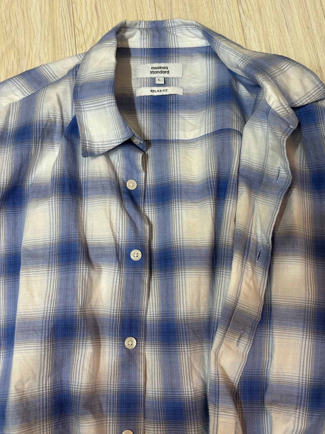 유니클로 릴렉스드 옴브레 체크 셔츠 화이트/블루 L 상품이미지2