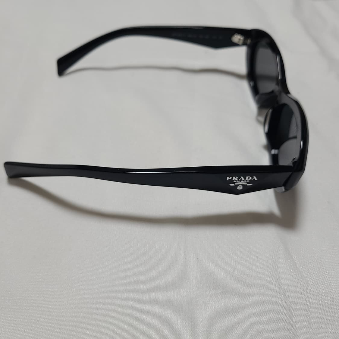 프라다 심볼 선글라스 슬레이트 그레이 렌즈 얼터너티브 핏 상품이미지9