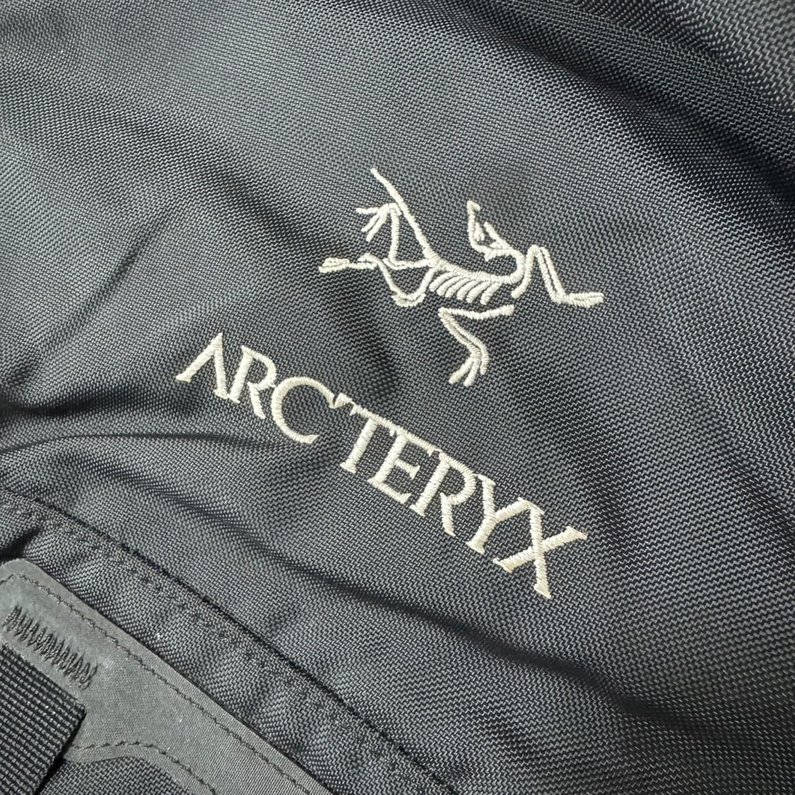 아크테릭스 블랙 백팩 상품이미지3