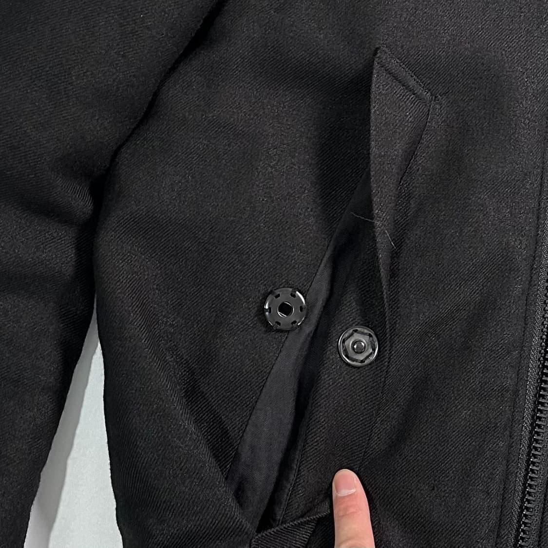 The Viridi-Anne 블랙 봄버 자켓 상품이미지5