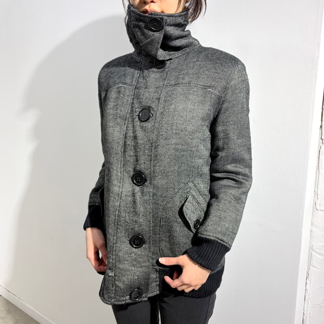 HEAT COIL 버튼 하이넥 자켓 상품이미지1